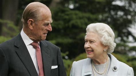 who is queen elizabeth husband.